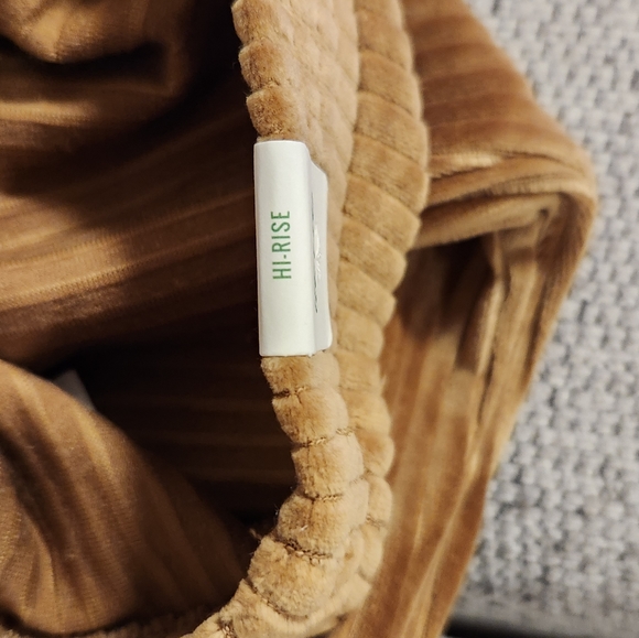 Aerie Groove On High Waisted Velour Flare Pant size Small regular NWT - Picture 3 of 6